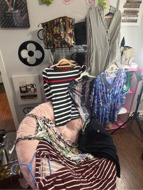 Bundle #10 7 Women's M Items - Pics included